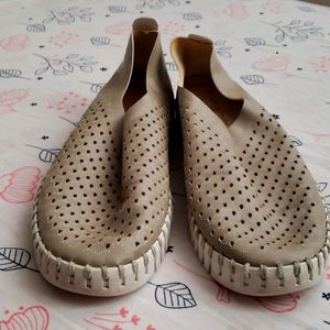 J/slides nyc sneakers